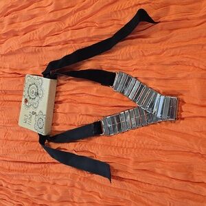 CLEARANCE !!!Wild flower metallic silver choke with earrings silver